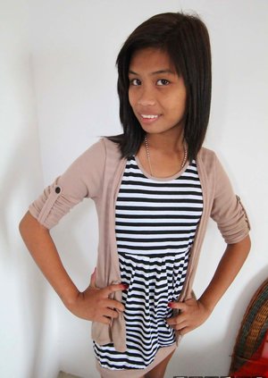 Asian Sex Diary offers a free xxx photo gallery with Jonalyn showing perfect form