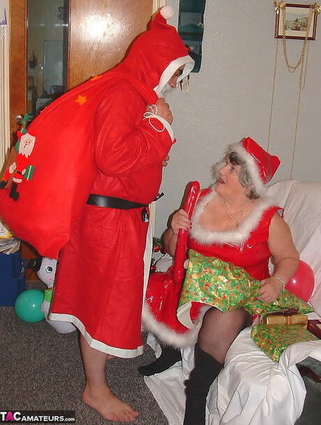 TAC Amateurs pleased to share with you xxx picture gallery with Grandma Libby in sucks on dick sex scene