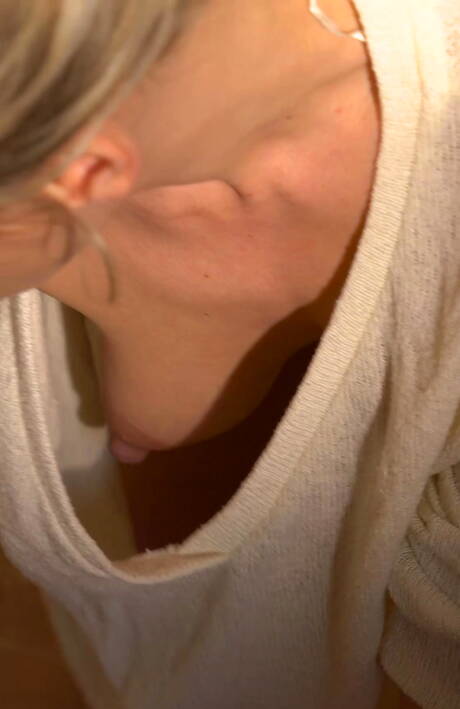 Downblouse Jerk are proud to present you with xxx pictures featuring Aston Wilde exhibit amazing form